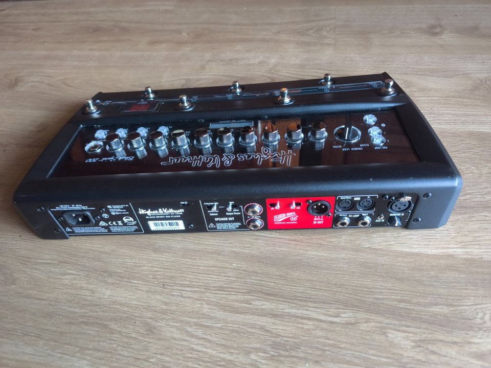 Hughes Kettner black Spirit floor 200