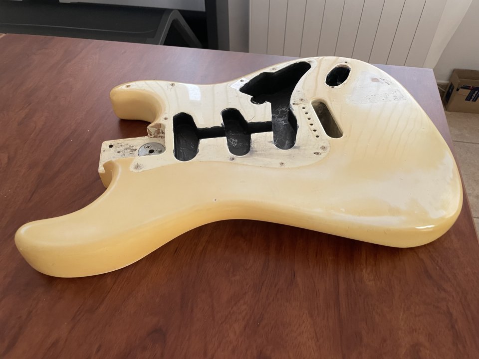 CUERPO FENDER STRAT 70'S de segunda mano · Foto 1 de 6 · La Rioja · 650 €