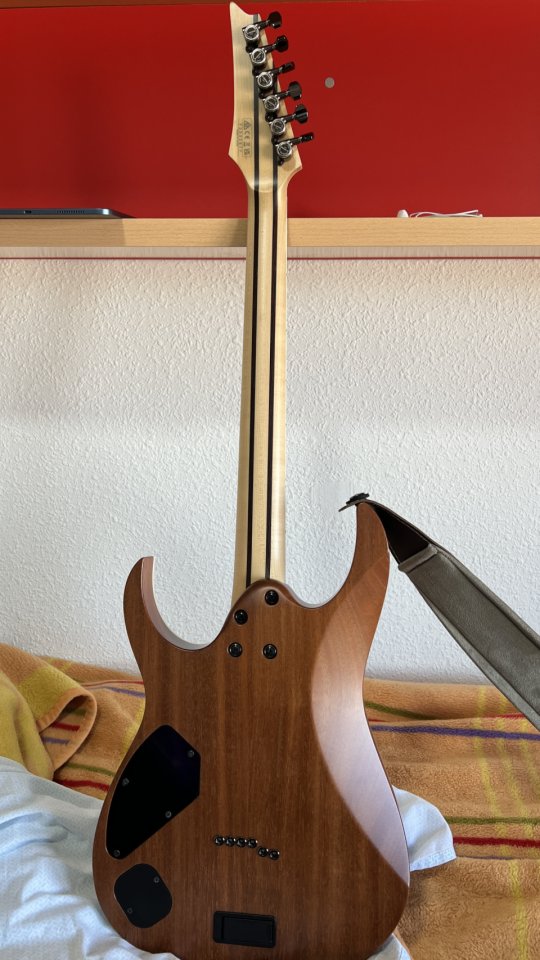 Ibanez RG5121 Prestige en estado absolutamente impecable.