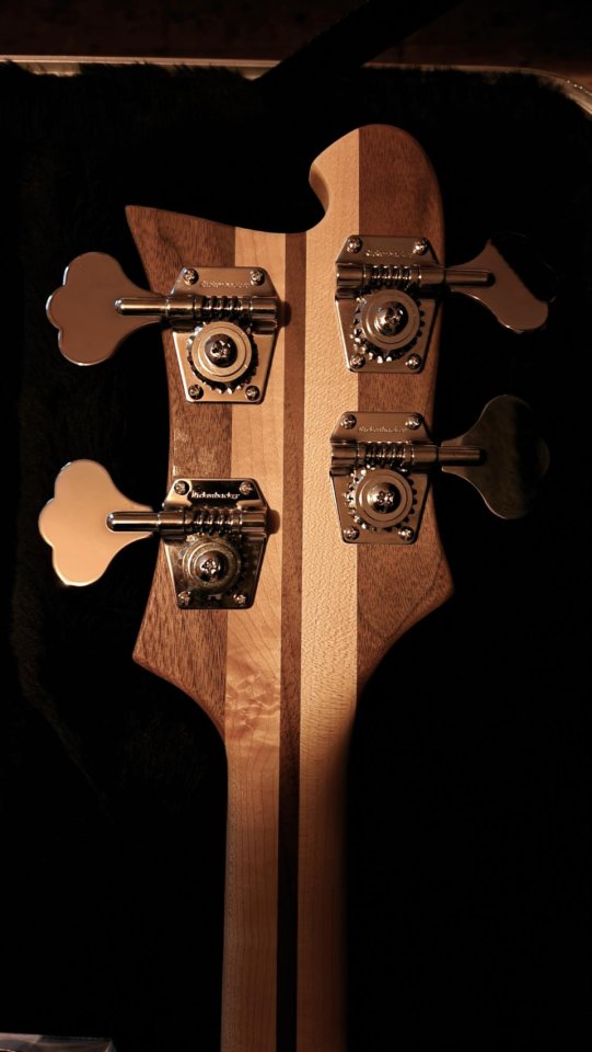 Rickenbacker 4003 Walnut 2025. Nuevo sin estrenar.