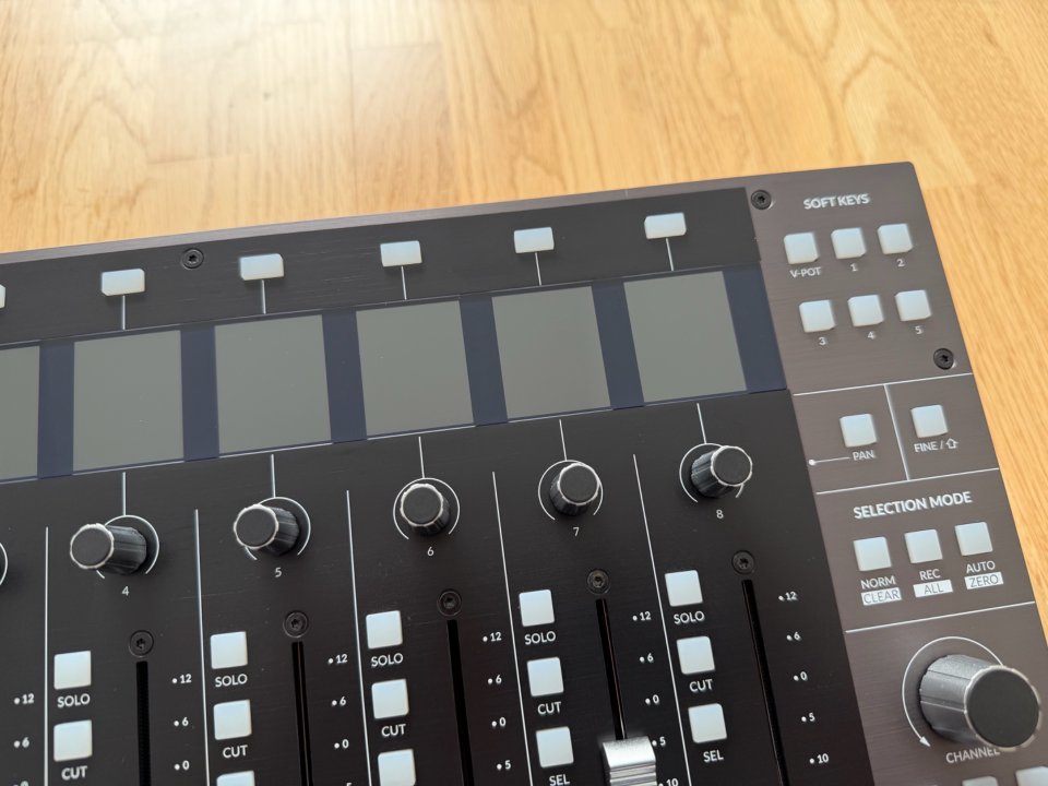 SSL UF8 - Controlador DAW de 8 canales, mint de segunda mano · Foto 4 de 5 · Araba · 940 €