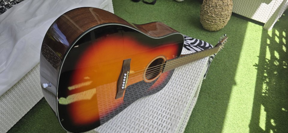 Guitarra Acústica Fender de segunda mano · Foto 4 de 9 · Madrid · 120 €