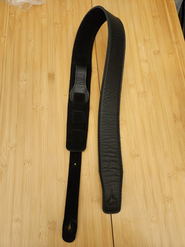 Correa de piel Dat Strap (2 colores) de segunda mano · Foto 4 de 8 · Barcelona · 18 €