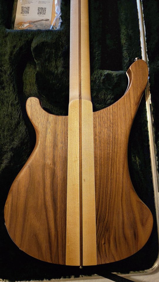 Rickenbacker 4003 Walnut 2025. Nuevo sin estrenar.