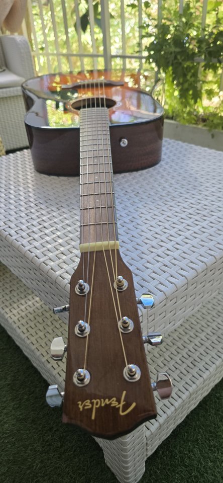 Guitarra Acústica Fender de segunda mano · Foto 6 de 9 · Madrid · 120 €