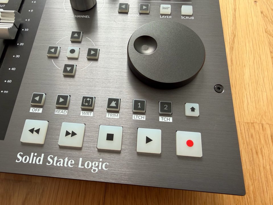 SSL UF1 - Controlador DAW y plugins SSL, mint de segunda mano · Foto 2 de 3 · Araba · 500 €