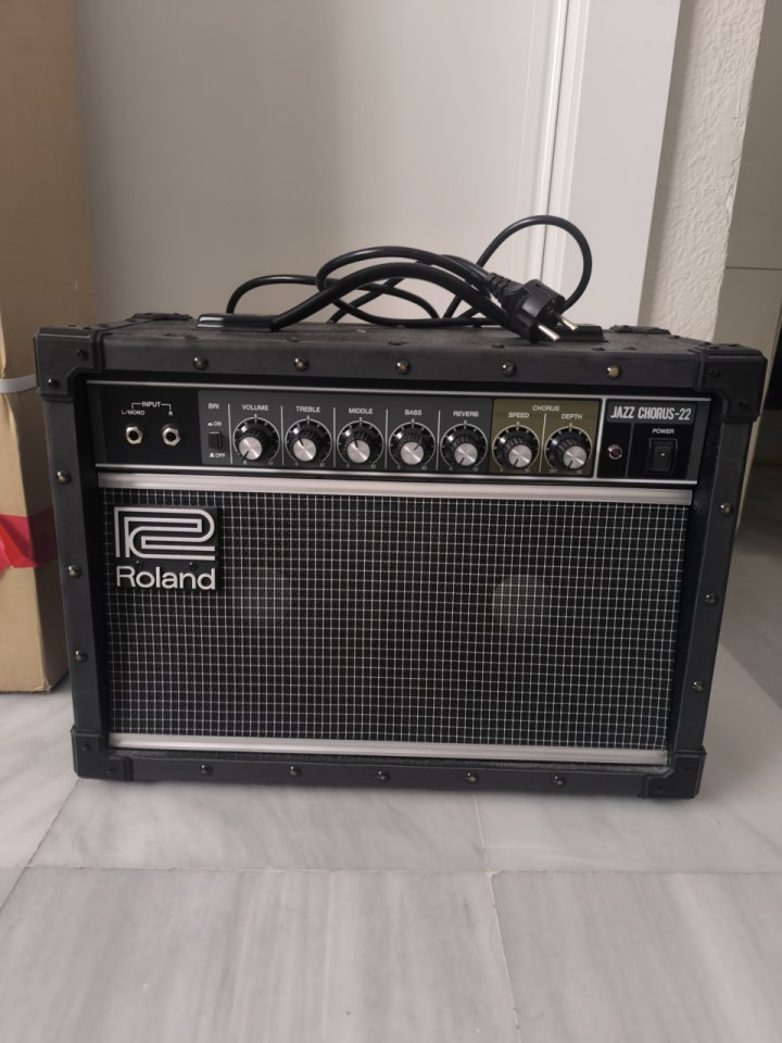 Roland Jazz Chorus 22 de segunda mano · Foto 1 de 4 · Sevilla · 330 €