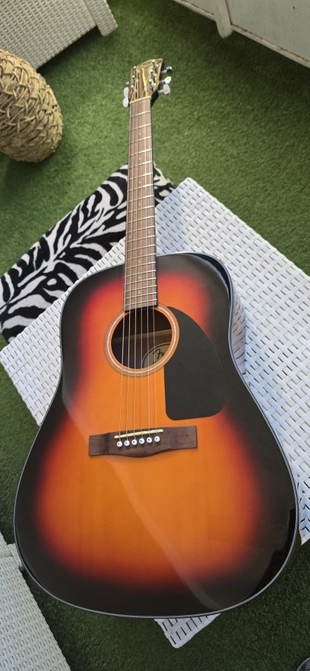 Guitarra Acústica Fender de segunda mano · Foto 9 de 9 · Madrid · 120 €