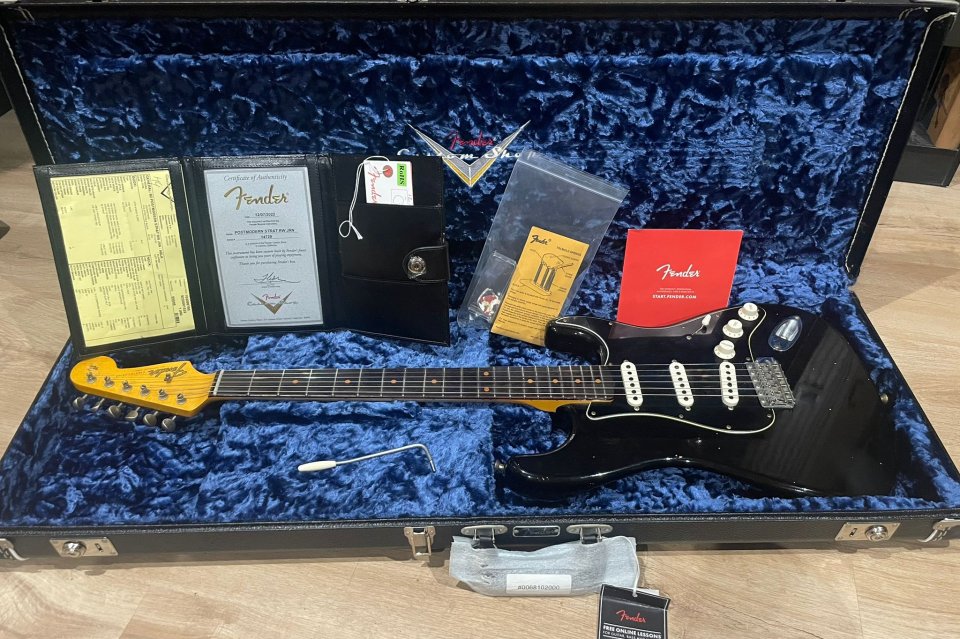 Fender CS Postmodern Strat Journeyman Relic RW ABLK