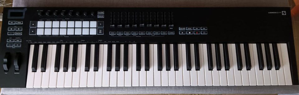 Novation Teclado 61 Midi Mk2 Impecable de segunda mano · Granada · 175 €