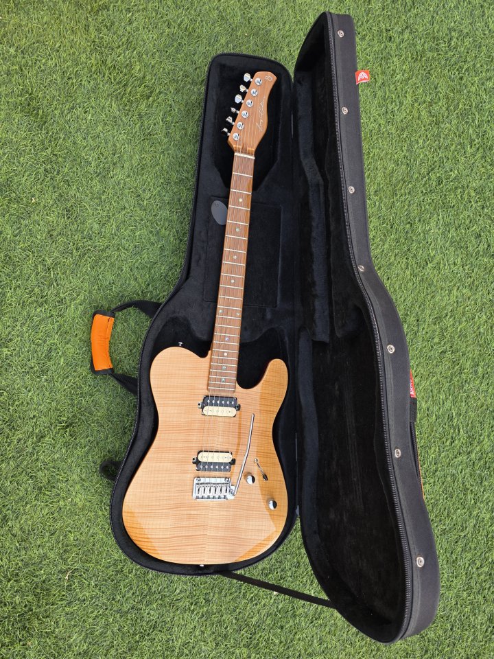 SIRE Larry Carlton T7 NATURAL + Estuche
