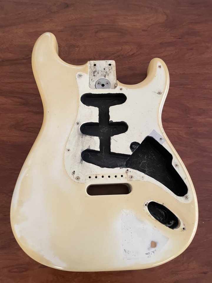 CUERPO FENDER STRAT 70'S de segunda mano · Foto 2 de 6 · La Rioja · 650 €