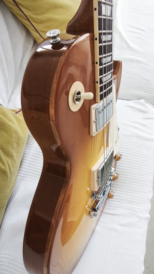 Gibson Les Paul Studio 2025 (Tapa Figured Honey Burst) - Reestreno absoluto de segunda mano · Foto 4 de 5 · Sevilla · 1250 €