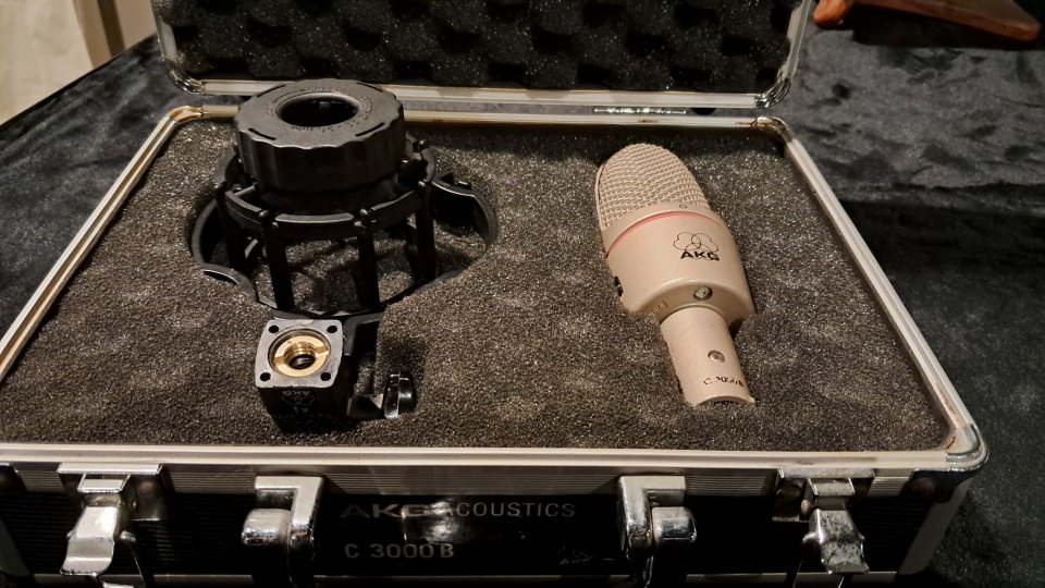 Micrófono AKG C 3000 B Bronce de segunda mano · Foto 1 de 3 · Barcelona · 140 €