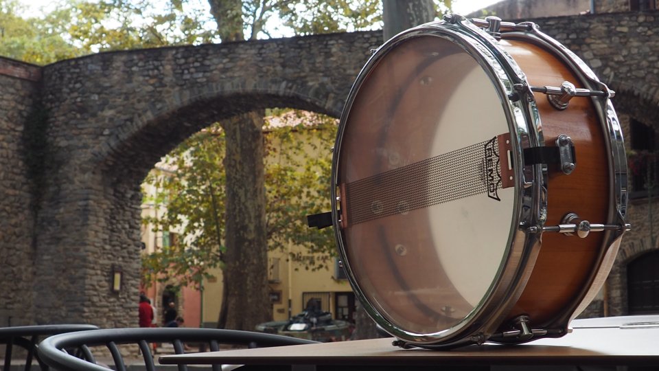 Caixa/Tabal de fusta de cirerer amb blocs."Ceret" de 13" x 5".