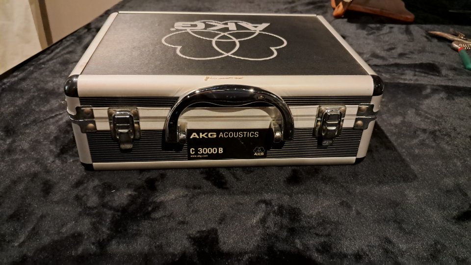 Micrófono AKG C 3000 B Bronce de segunda mano · Foto 3 de 3 · Barcelona · 140 €