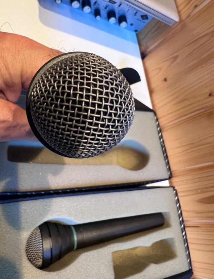 Par de Microfonos AKG D 310 vintage