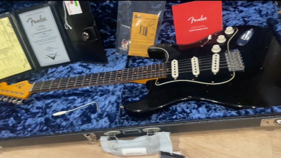 Fender CS Postmodern Strat Journeyman Relic RW ABLK