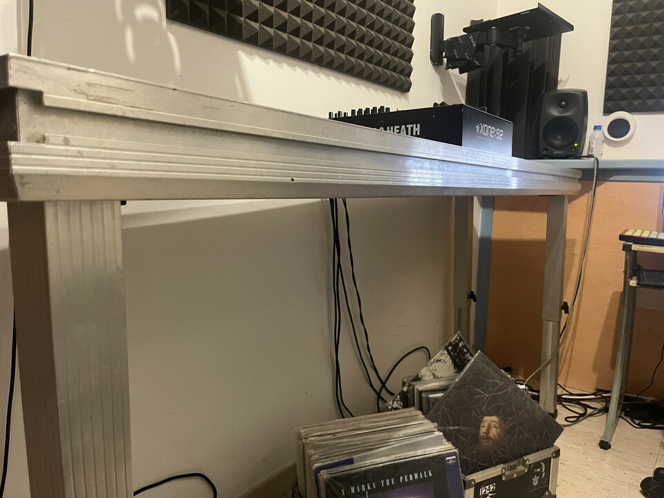 Mesa de escenario o Dj de segunda mano · Foto 3 de 8 · Barcelona · 600 €