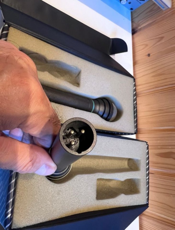 Par de Microfonos AKG D 310 vintage