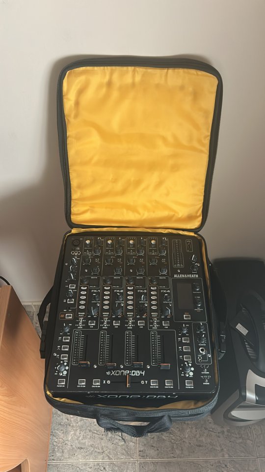 MESA DE MEZCLAS XONE DB4 de segunda mano · Foto 1 de 2 · Badajoz · 1200 €