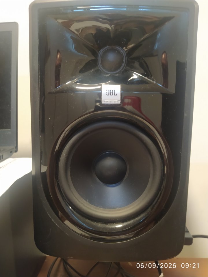 Monitores jbl+soportes de segunda mano · Alicante · 250 €