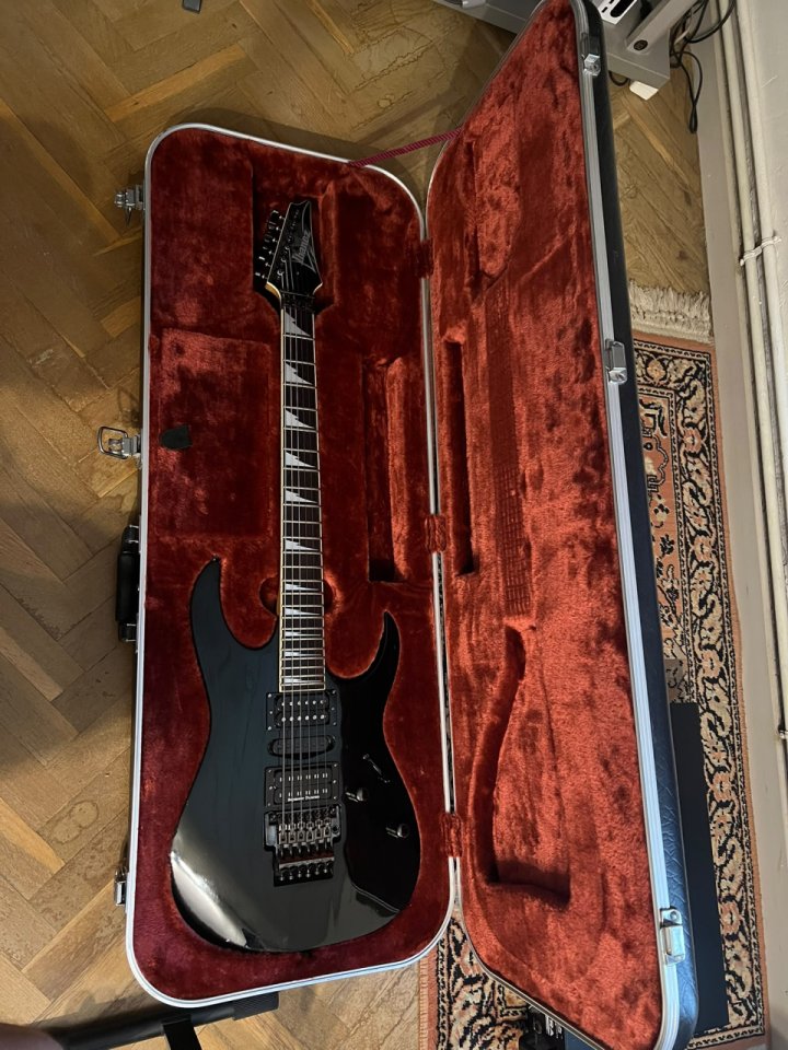 Ibanez rg760/570 de segunda mano · Foto 1 de 10 · Barcelona · 650 €