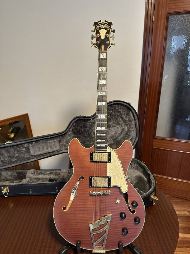 D'Angelico Deluxe DC, edición limitada numero 12 de 50. de segunda mano · Foto 7 de 10 · Bizkaia · 1800 €