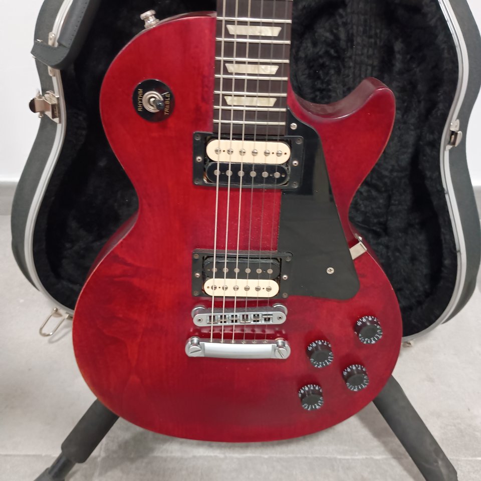 Gibson Les Paul Studio 2012+ estuche de segunda mano · Foto 2 de 10 · Málaga · 900 €