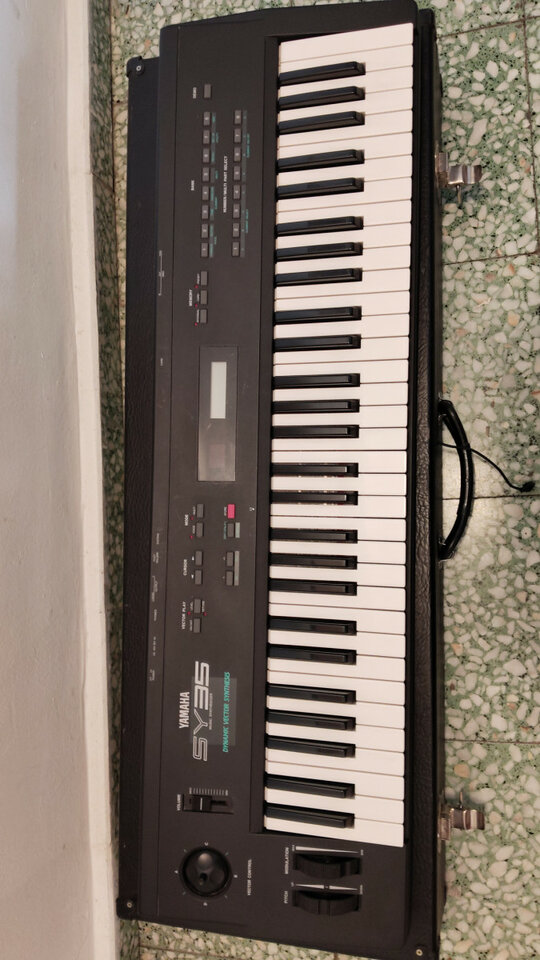 Yamaha SY35 Sintetizador