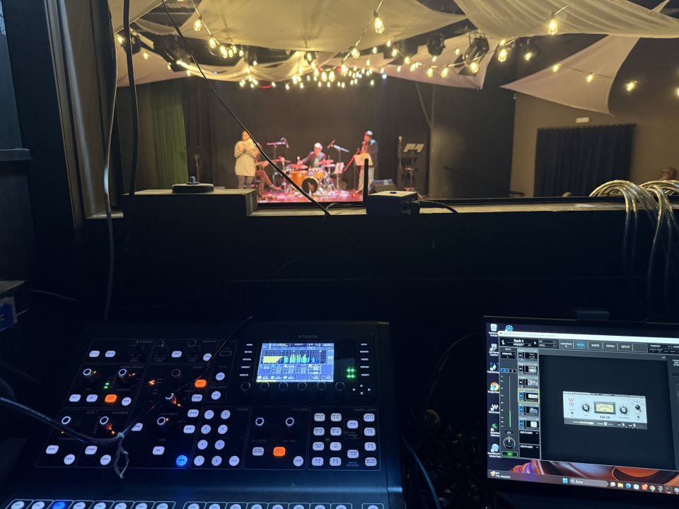 Ofrezco mis servicios para bandas fijas con trabajo