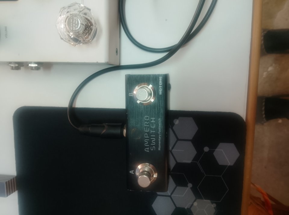 hotone ampero ll stomp nuevo con su swhitch de segunda mano · Foto 3 de 4 · Barcelona · 300 €