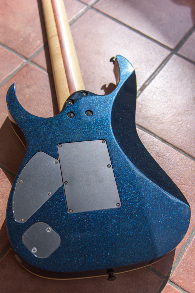 Ibanez RG1077XL 7 Cuerdas 27" Baritona Con Estuche Rígido