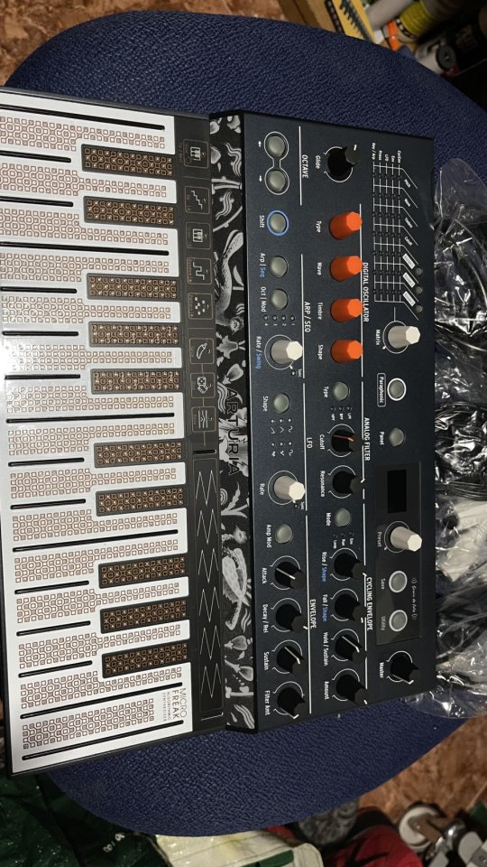 Microfreak impecable de segunda mano · Foto 1 de 3 · Madrid · 250 €