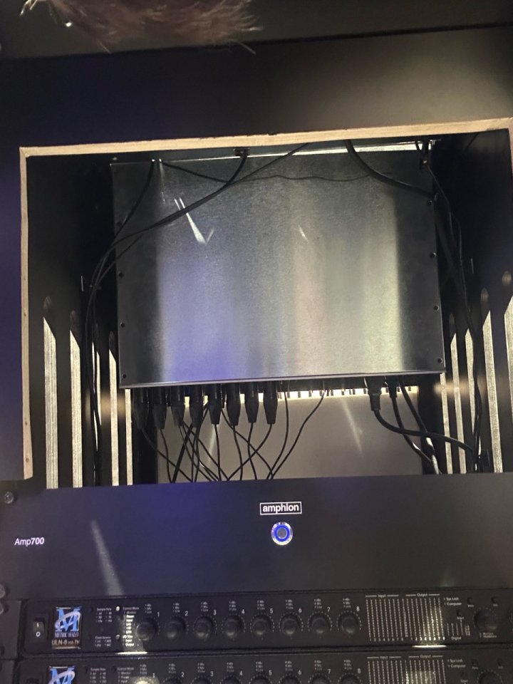 Amphion Two18 + Amp 700