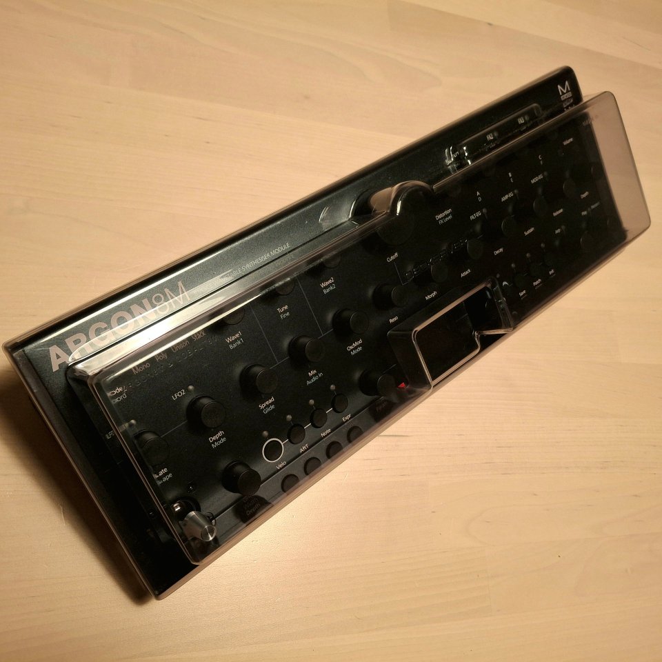 Modal Electronics Argon 8M + caja + sonidos + decksaver