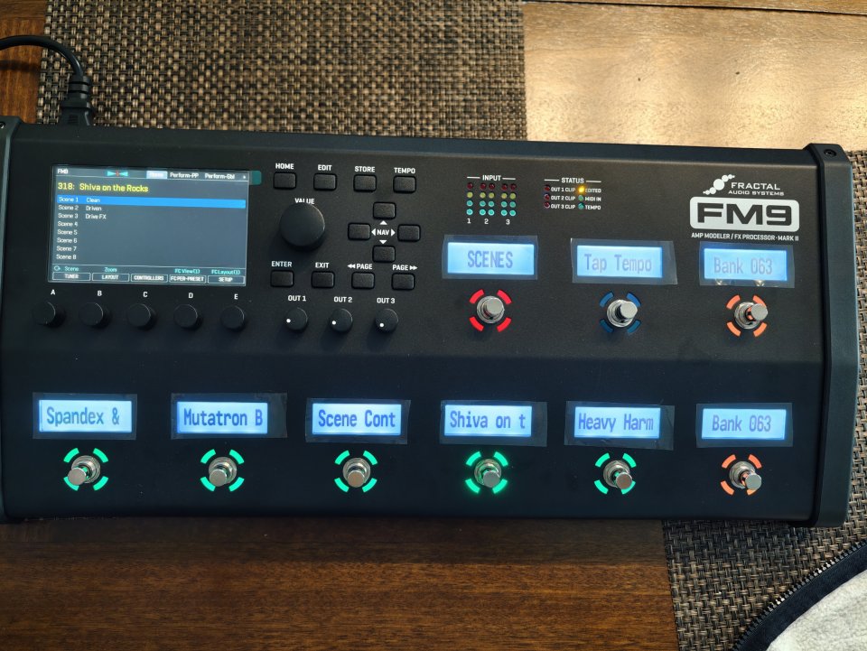 Fractal Audio FM9 Mark Il Turbo + Cab packs & IRs extra de segunda mano · Foto 1 de 3 · Madrid · 1799 €
