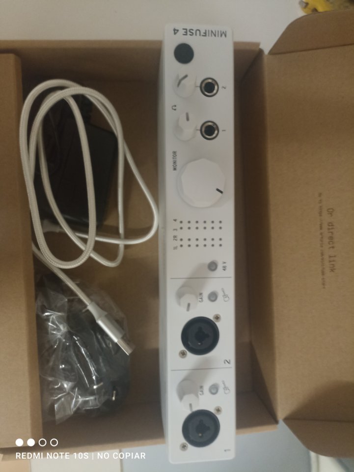 Arturia minifuse 4 white interfaz àudio 4 canales