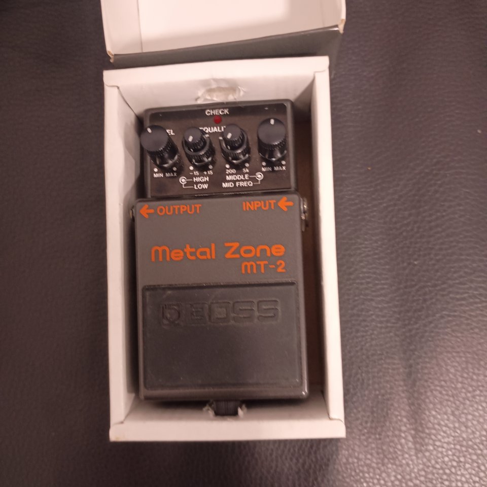 Pedal Boss MT 2 Metal Zone de segunda mano · Foto 1 de 3 · Málaga · 60 €