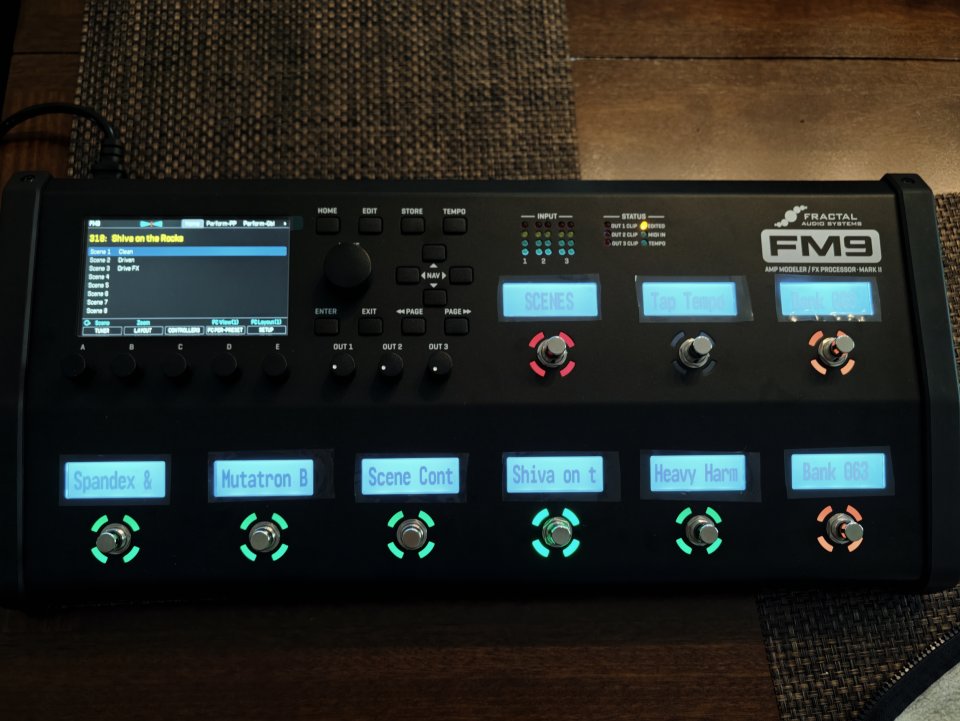 Fractal Audio FM9 Mark Il Turbo + Cab packs & IRs extra de segunda mano · Foto 2 de 3 · Madrid · 1799 €