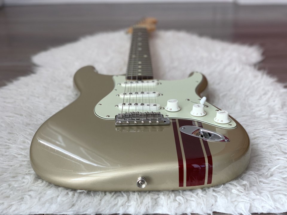 John Mayer Signature 2005 Shoreline Gold Big Dipper Fender Stratocaster de segunda mano · Foto 9 de 10 · A Coruña · 2750 €
