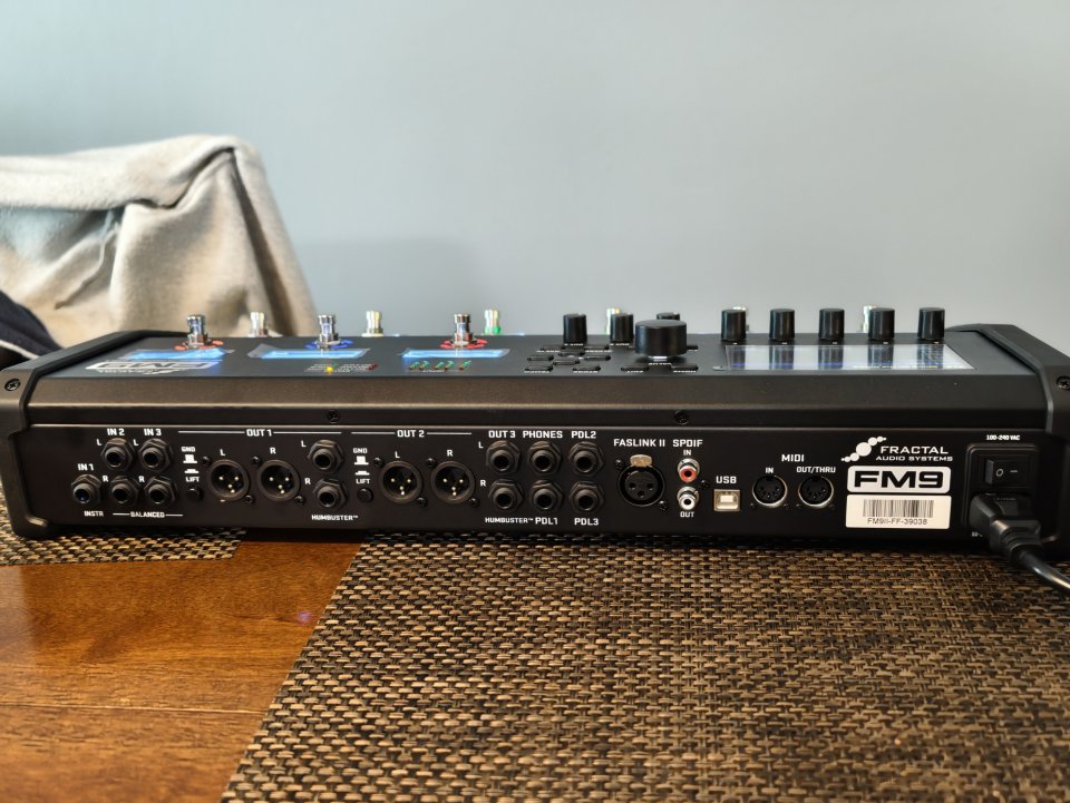 Fractal Audio FM9 Mark Il Turbo + Cab packs & IRs extra de segunda mano · Foto 3 de 3 · Madrid · 1799 €