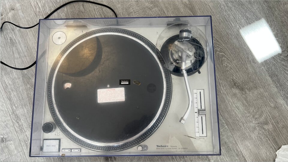 2 Vendo Technics SL-1200 MK2 + 2 Agujas Ortofon DJ + Mesa Elcer de segunda mano · Foto 5 de 5 · Madrid · 1400 €