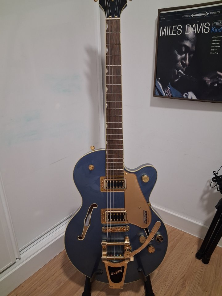 Gretsch G5655TG Electromatic® Center Block Jr. Single-Cut with Bigsby® and Gold Hardware Model: 2509700566