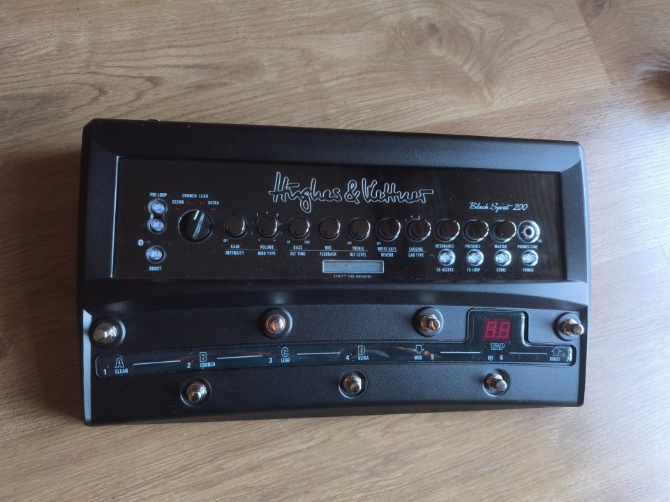 Hughes Kettner black Spirit floor 200