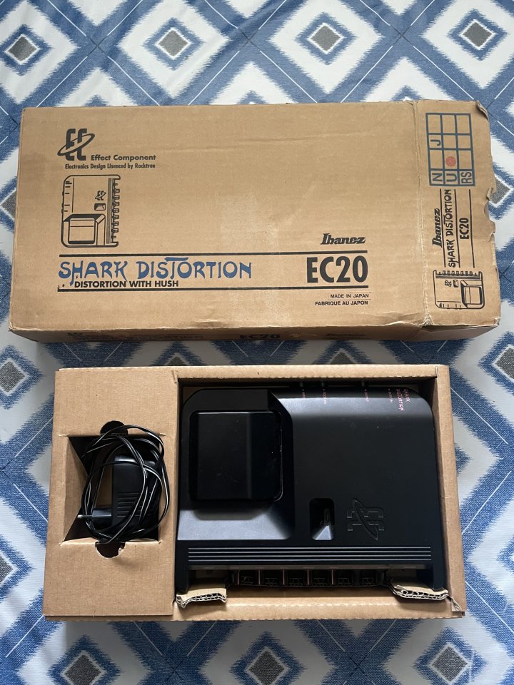 Ibanez EC20 Shark Pedal overdrive y distorsión