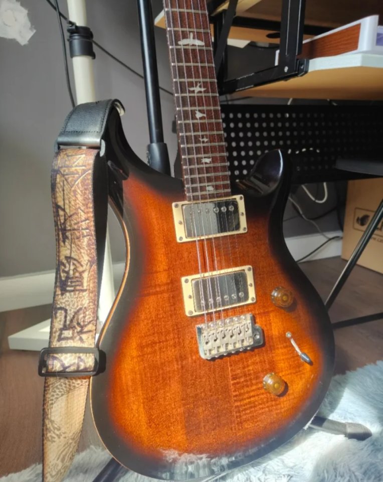 PRS se Custom 24 - Black Gold Burst de segunda mano · Foto 1 de 4 · Madrid · 975 €