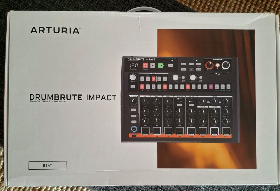 Arturia Drumbrute Impact + Decksaver de segunda mano · Foto 4 de 4 · Huesca · 199 €