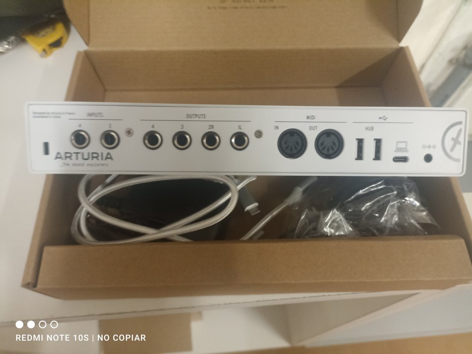 Arturia minifuse 4 white interfaz àudio 4 canales