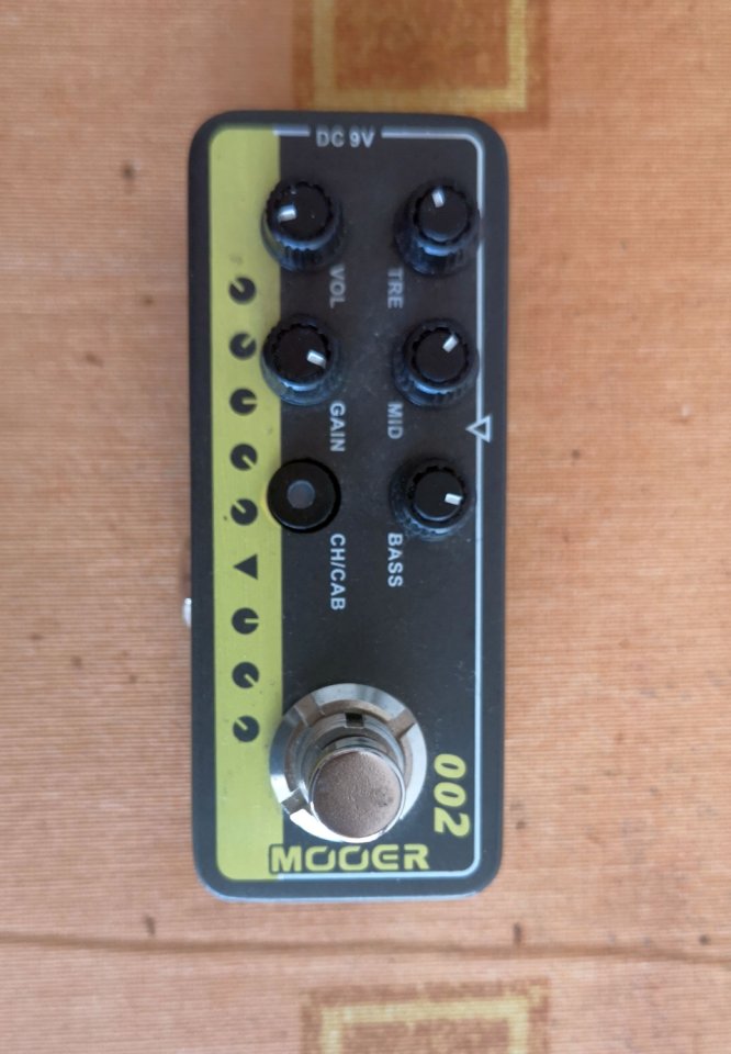 Mooer Micro Preamp 002 - UK Gold 900